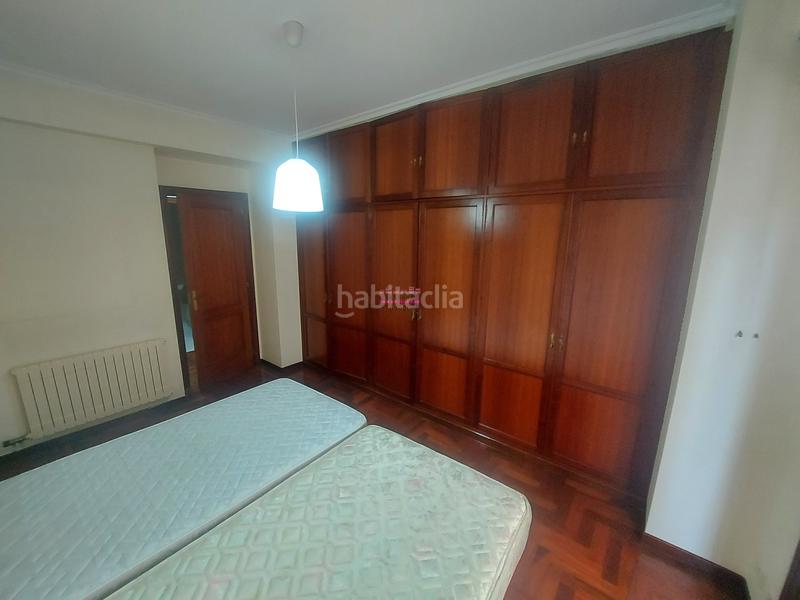 Foto 5c79b90a-8c6c-4a1f-8eee-fbc715a0d7bc. Alquiler piso zona centro . parking y trastero en Vigo