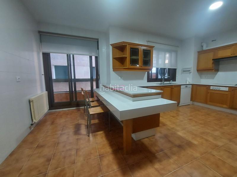 Foto 74150979-ed3b-43cc-a635-b0bb60ce4145. Alquiler piso zona centro . parking y trastero en Vigo
