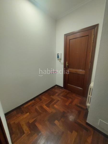 Foto 8aef9fd3-2803-4364-9ff5-fd423eca8220. Alquiler piso zona centro . parking y trastero en Vigo