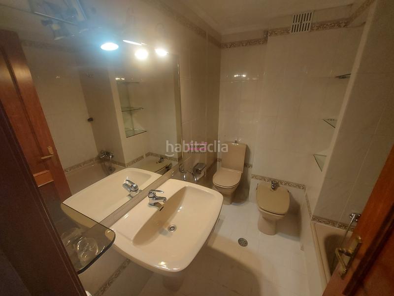 Foto b4988af9-f80e-4bb4-a0c3-a8b07de1fab9. Alquiler piso zona centro . parking y trastero en Vigo
