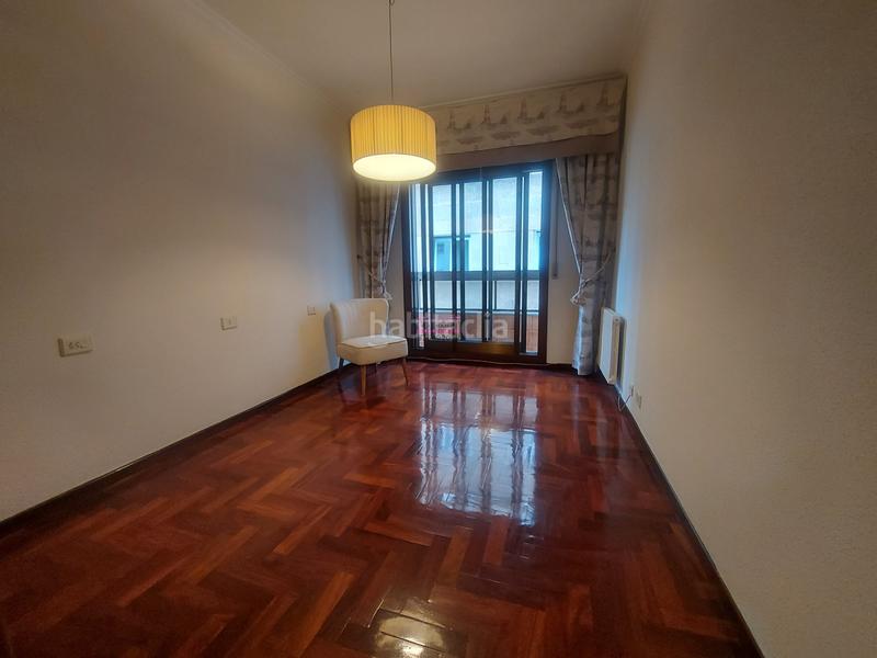 Foto f17b35af-a2ee-4de3-98af-c63517a4d281. Alquiler piso zona centro . parking y trastero en Vigo