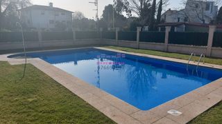 Rent Flat in Nigrán Centro. Apartamento con garaje -urbanizacion con piscina