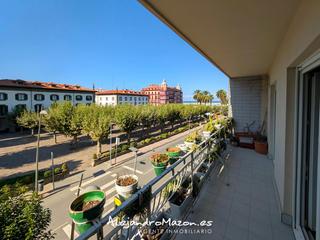 Pis  La ronda 48. Vistas al mar.  4 habitaciones, terraza y garaje