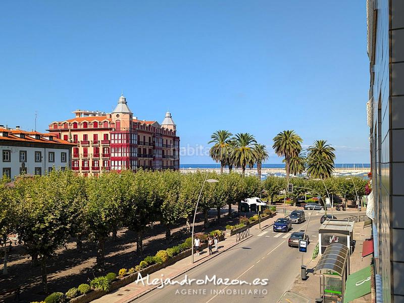 Foto 56aa33a9-2d93-4431-9d59-d1535715bd30. Piso en la ronda 48 vistas al mar. 4 habitaciones, terraza y garaje en Castro - Urdiales