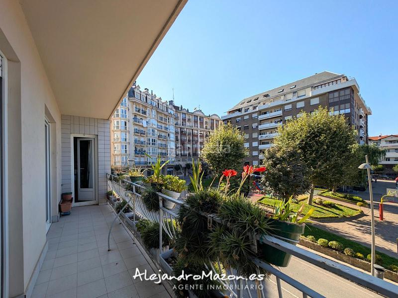 Foto a7d52f40-ed32-493a-9583-c2aeb9bf41aa. Piso en la ronda 48 vistas al mar. 4 habitaciones, terraza y garaje en Castro - Urdiales