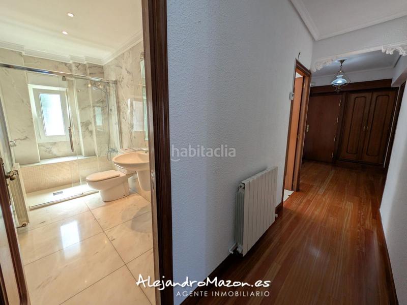 Foto d2c58d7d-fdc1-464b-b695-7a65394c2d8d. Piso en la ronda 48 vistas al mar. 4 habitaciones, terraza y garaje en Castro - Urdiales