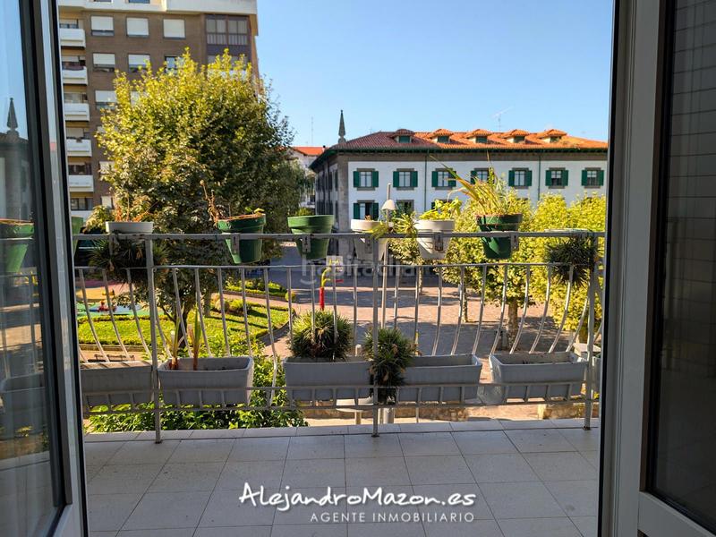 Foto d61b921e-3293-4095-a5ea-2804ac91e879. Piso en la ronda 48 vistas al mar. 4 habitaciones, terraza y garaje en Castro - Urdiales