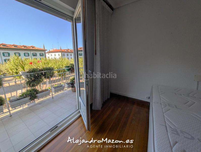 Foto ec4064de-cb17-444f-964a-0b89c468c792. Piso en la ronda 48 vistas al mar. 4 habitaciones, terraza y garaje en Castro - Urdiales