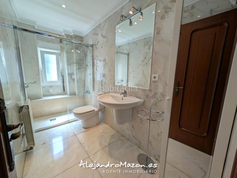 Foto ec6b9443-377d-4dc1-a2f0-64c2a326e5df. Piso en la ronda 48 vistas al mar. 4 habitaciones, terraza y garaje en Castro - Urdiales