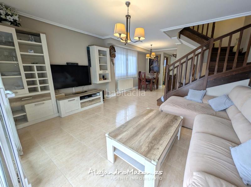 Foto d3c150a5-37ef-4f76-87ca-8a87098ff18a. Casa adosada en españa 4 en la zona alta de Cotolino. amplias y soleadas terrazas. en Castro - Urdiales