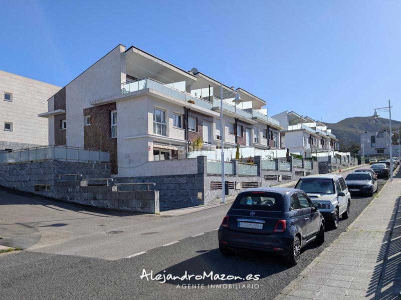 Foto d757044b-3b94-405e-b9fd-012aa5733cf5. Casa adosada en españa 4 en la zona alta de Cotolino. amplias y soleadas terrazas. en Castro - Urdiales