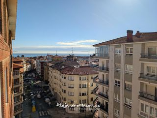 Appartement  Juan de la cosa 14. Es enorme, tiene ascensor sin escalones y está en el centro