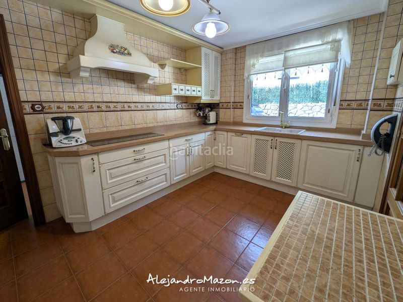Foto f5c54b45-de88-4c5b-9602-51a0c31600ce. Casa adossada a sámano 85b a Samano Castro - Urdiales