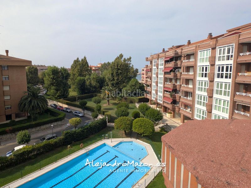 Foto 5d8c036b-a9c2-438f-a54e-591bd156095c. Pis amb calefacció aparcament piscina a Brazomar Castro - Urdiales