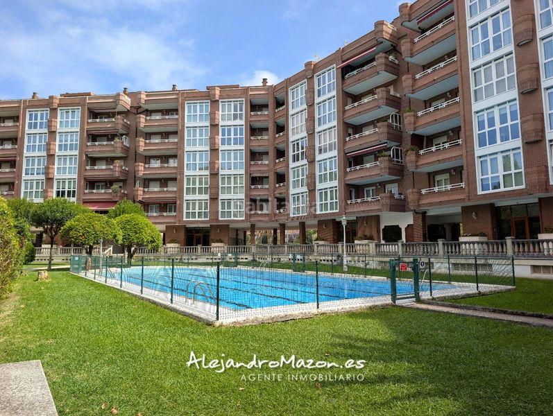Foto 89b1fd34-a1fa-4754-8077-66d6c9dd7b07. Pis amb calefacció aparcament piscina a Brazomar Castro - Urdiales