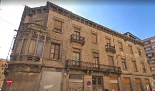 Building  Alfons xii. Edifici històric singular en venda a manresa – casa llisach