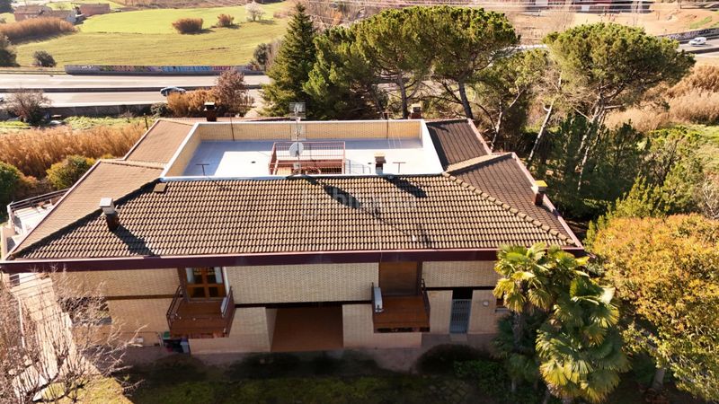 Foto 4d2eec26-80a2-451e-ad84-f32f8e9cafbd. Casa amb calefacció aparcament piscina a bases de Manresa - carretera de santpedor Manresa