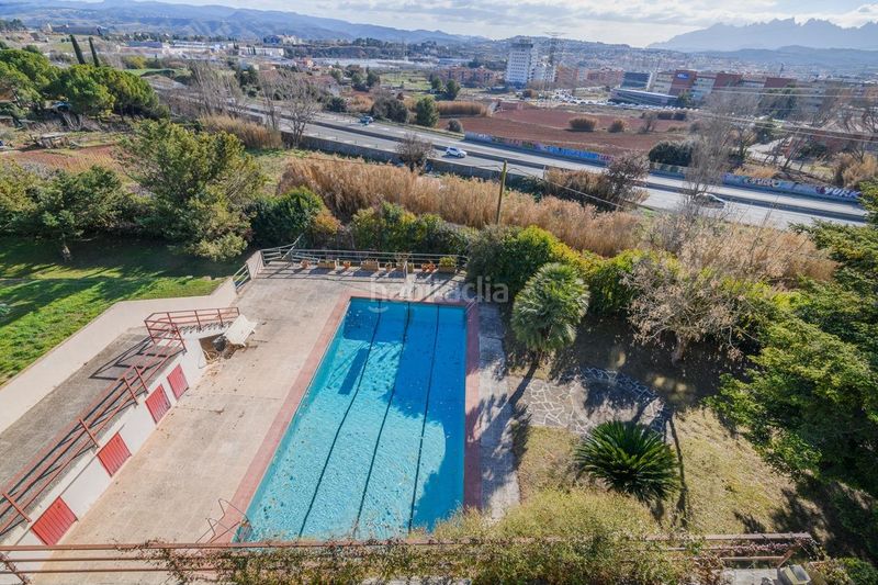 Foto 6dbe4ef9-e2af-429b-b120-e62c573f0516. Casa amb calefacció aparcament piscina a bases de Manresa - carretera de santpedor Manresa