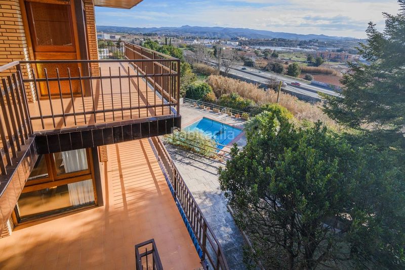 Foto b78ef3fc-4487-42e0-a6b4-f83845872c15. Casa amb calefacció aparcament piscina a bases de Manresa - carretera de santpedor Manresa