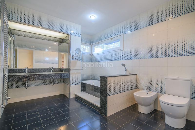 Foto d4be3aa5-8dcb-487b-a389-a760baf8bf96. Casa amb calefacció aparcament piscina a bases de Manresa - carretera de santpedor Manresa