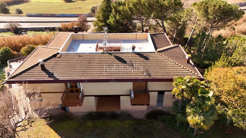 Foto d6927afb-ffdd-4a0a-89e0-7deecdb12cde. Casa amb calefacció aparcament piscina a bases de Manresa - carretera de santpedor Manresa