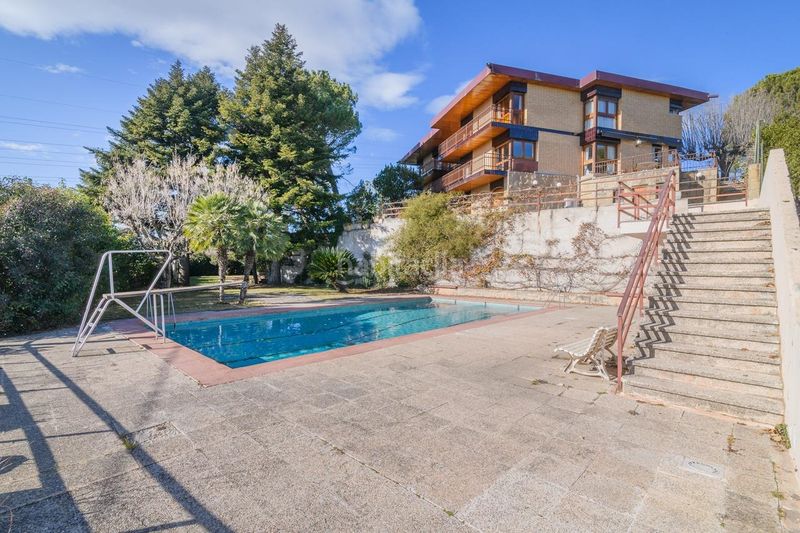 Foto d6d16bf4-d5cf-441f-ba6c-c6f40b658f0e. Casa amb calefacció aparcament piscina a bases de Manresa - carretera de santpedor Manresa