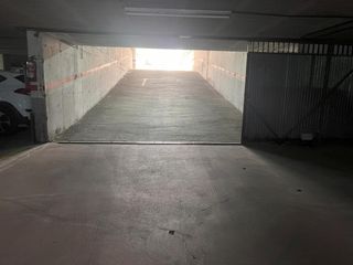 Posto auto in Calle amadeu vives 2. Varias plazas de parking para coche grande en venta