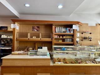 Local commercial à Escodines. Cafeteria en venda a manresa  local amb llicència i terrassa