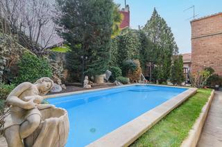 Pis  Carrer circumval.lacio. Un refugi al centre de manresa jard, piscina i espai per a tot