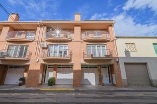 Maison jumelée  Carrer sant joan bautista salle. Casa adosada de 4 habitaciones y garaje doble en zona céntrica d