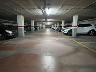 Parking voiture  D'amadeu vives. Conjunto de 20 plazas de parking y 1 trastero. iva deducible. co