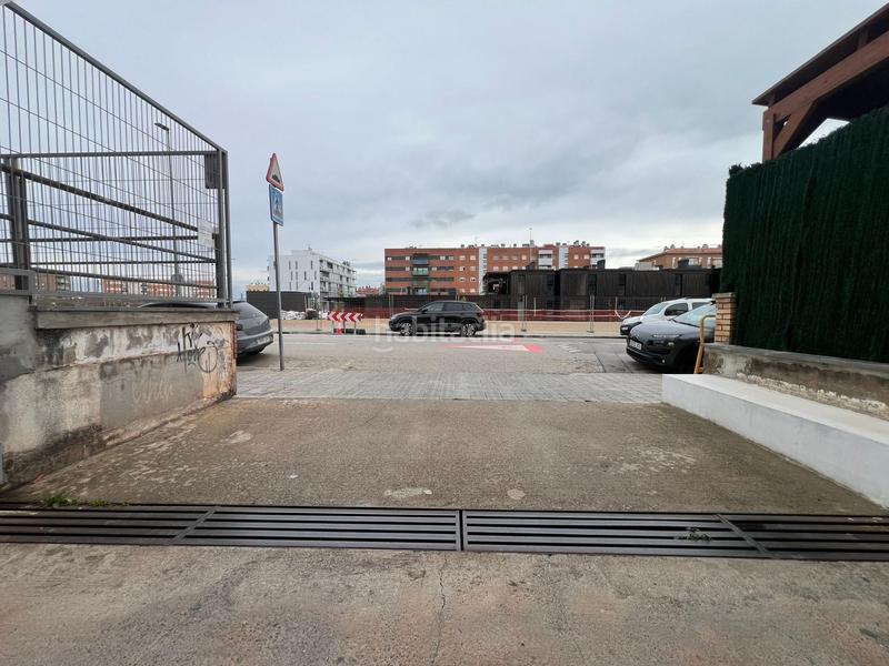 Foto bf62f97d-a1dd-4695-83bf-e4bf4dccee62. Aparcament cotxe a bases de Manresa - carretera de santpedor Manresa