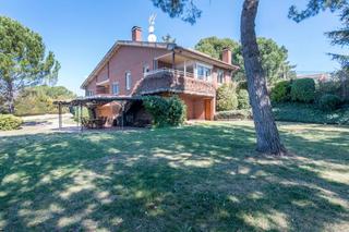 Chalet à Sant Fruitós de Bages. Casa en venta en urb. pineda de bages