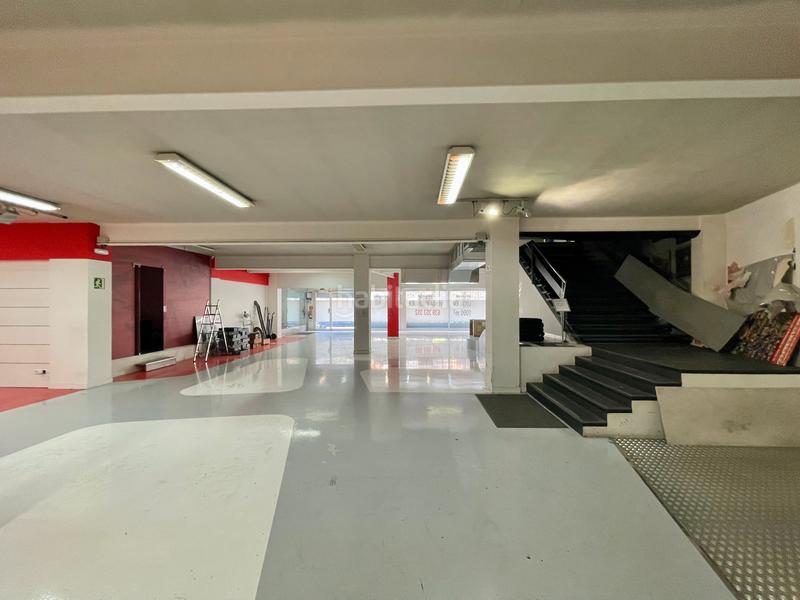Foto 13bb75bd-3a72-4fb3-8dad-f2411bcec10d. Local comercial local con muchas posibilidades en Girona