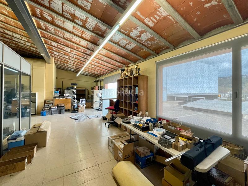 Foto 74a1e5af-98a1-4487-a5d3-8b52eca20e94. Local comercial local con muchas posibilidades en Girona