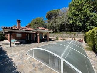 Casa a Palau. Unifamiliar con vivienda en una sola planta privacidad y vistas