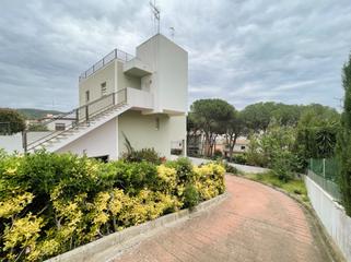 Maison à Fenals. Unifamiliar sobre gran parcela