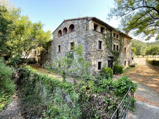 Edifici a Caldes de Malavella. Antiguo molino con vivienda y negocio de restauración