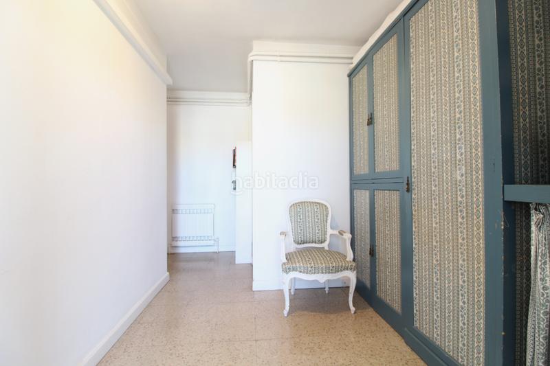 Foto 4ae6f421-4b50-4ff5-8c9d-2b28a32c1b61. Àtic amb xemeneia calefacció a Eixample Nord Girona