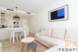 Pis a Eixample Nord. Reformado y amueblado de 3 habitaciones