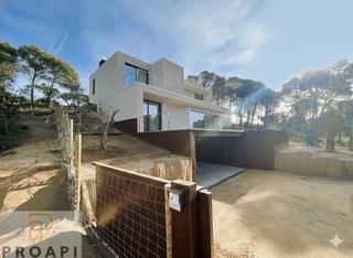 Haus in Aiguafreda-Sa Tuna. Diseño contemporáneo y elegancia mediterránea