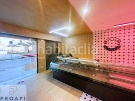 Foto 88c5c7a5-b352-411f-b334-b361150e389b. Local comercial a Eixample Sud-Migdia Girona