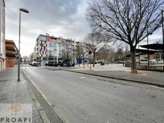 Locale commerciale in Eixample Sud-Migdia. Buena localización