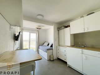 Studiowohnung  Av de la ciutat de girona. Estudio reformado primera linea de mar