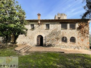 Casa a Juià. Masia con gran terreno