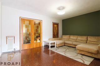 Flat in Sant Narcis. Amplio de 4 hab al lado de la estaci�n del ave girona