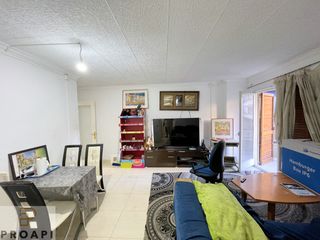 Appartement  Francesc macià. Piso de 3 habitaciones con patio y balcón en salt