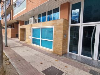 Lloguer Local Comercial a Calle calatayud 21. Local comercial en calle principal del barrio de los olivos