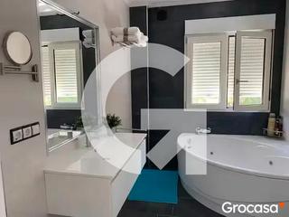 Xalet  Cl llimera. Casa con piscina obra joven