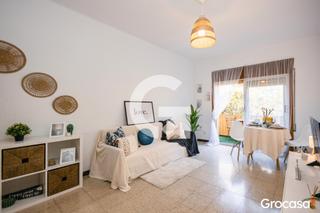 Etagenwohnung  Av eramprunya l'. Piso con balcon y ascensor a calles de pza catalunya